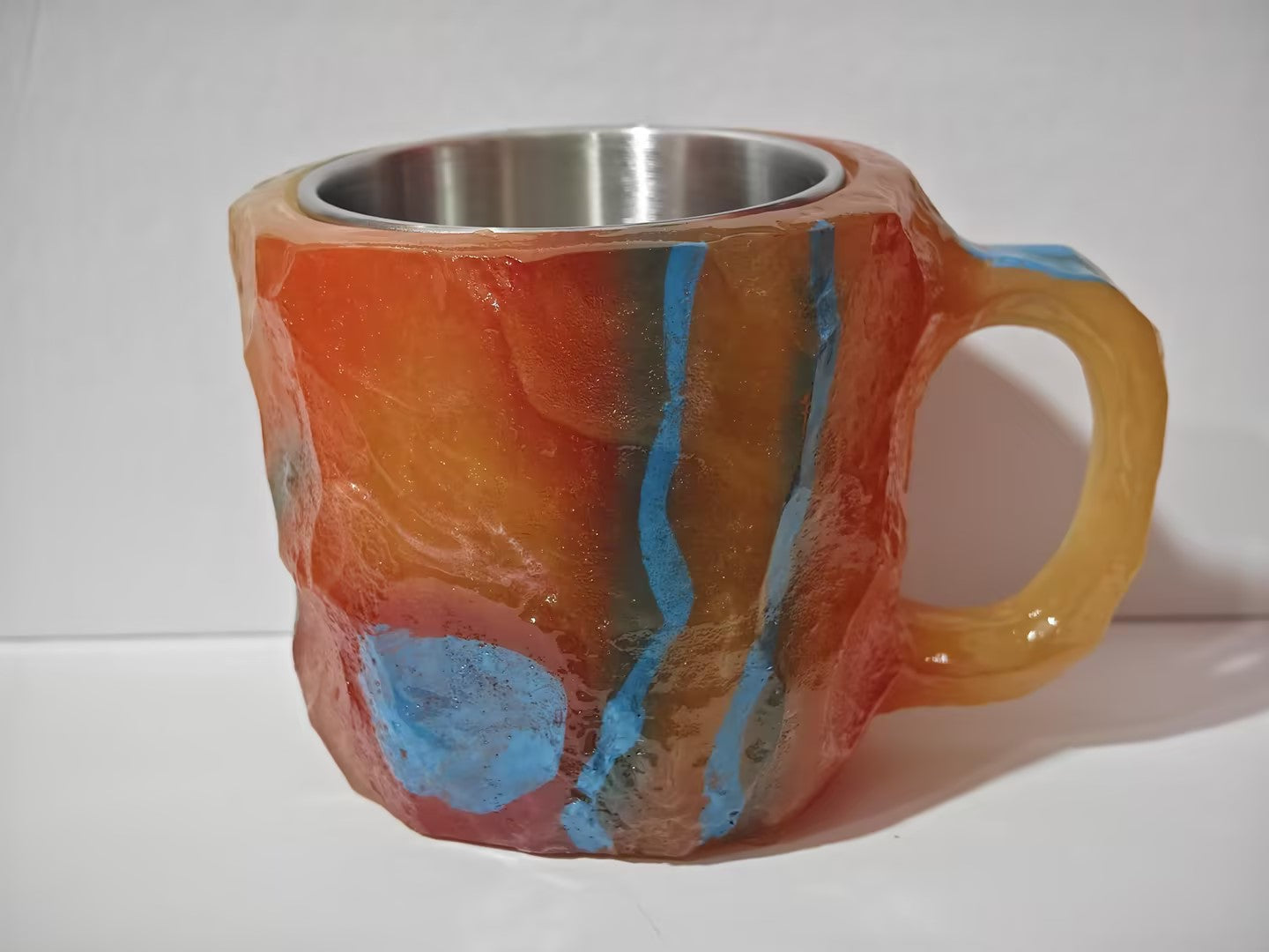 Crystal-Effect Resin Mug - close-up of the base edge